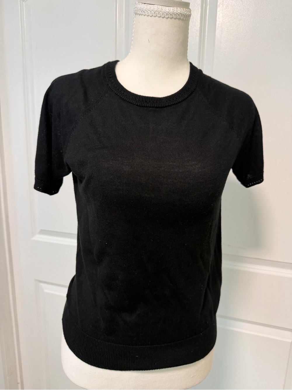 Premise Black Short-Sleeve Crewneck Knit Top Sweater Light Material
